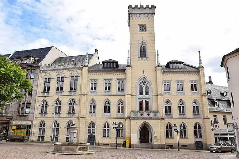 Rathaus im neogotischen Stil